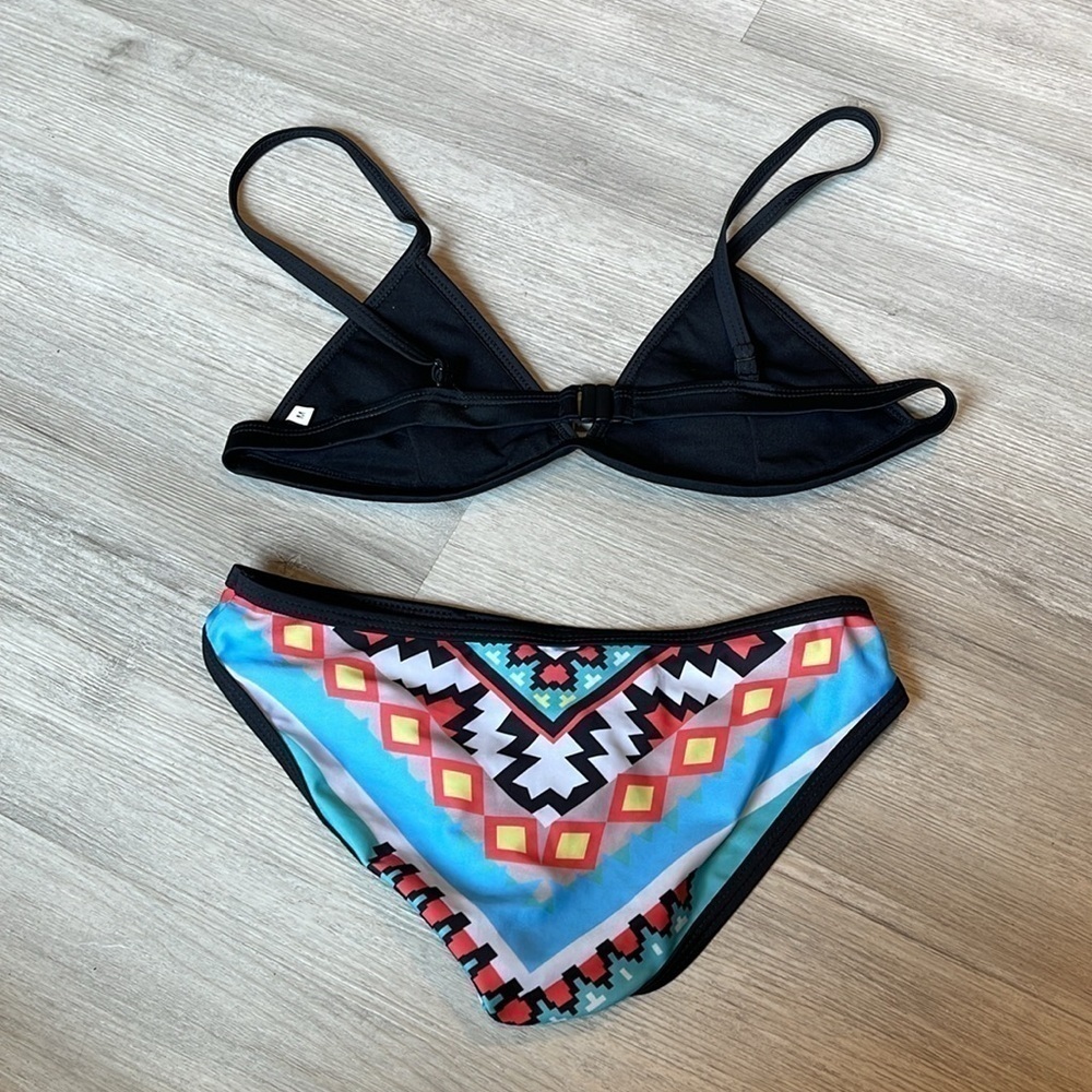 Colorful Geometric Print 2 Pc Bikini Set Size Medium - Picture 6 of 8